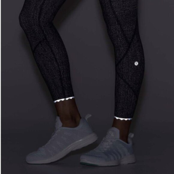 Lululemon Sz 4 Leggings Salt Alpine Black White Print Reflective - Picture 2 of 12